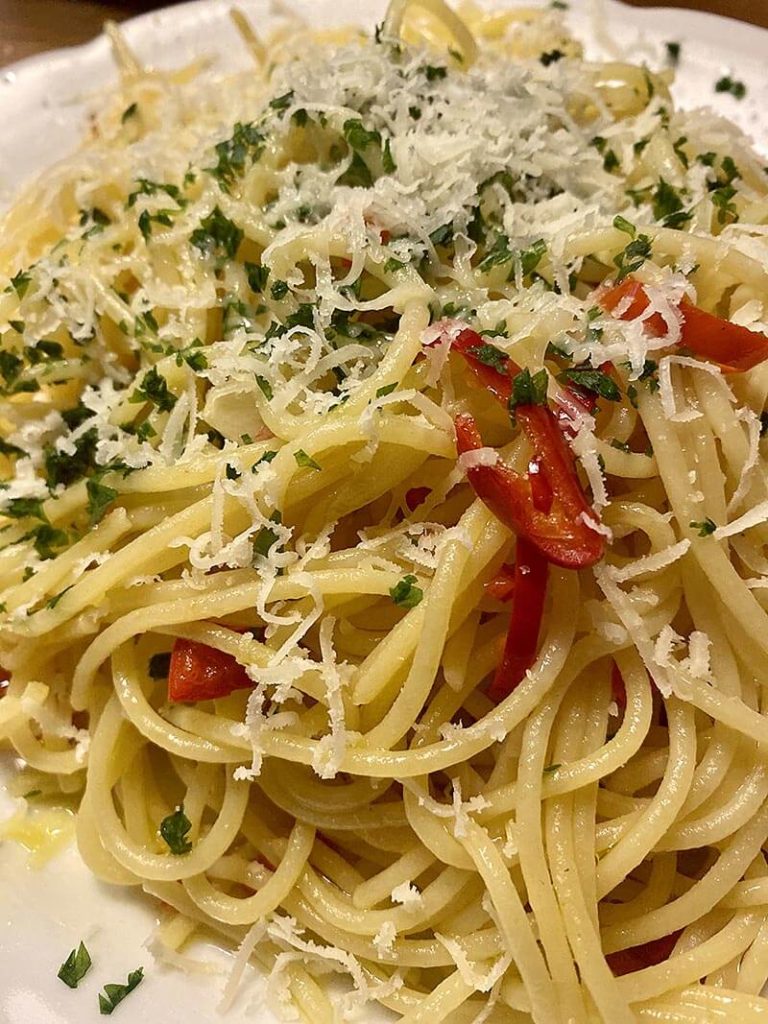 Spaghetti – Aglio e Olio e Peperoncino | rolfkocht.de - kochen, backen ...